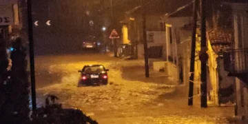 Τρίκαλα: «Ποτάμια» οι δρόμοι μετά από μία ώρα βροχόπτωσης