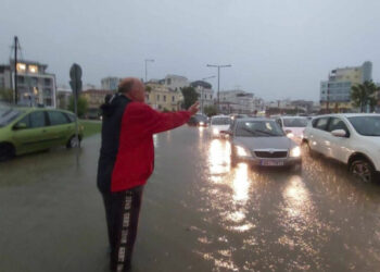 Αχιλλέας Μπέος - Κακοκαιρία Daniel: «Πού πάτε ρε άνθρωποι; Γυρίστε στα σπίτια σας, θα πλημμυρίσει όλος ο Βόλος»
