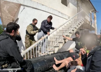 Η Μονάδα Υποβρύχιων Αποστολών απεγκλωβίζει άτομα από την Αγία Τριάδα Καρδίτσας