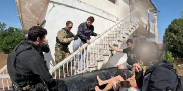 Η Μονάδα Υποβρύχιων Αποστολών απεγκλωβίζει άτομα από την Αγία Τριάδα Καρδίτσας