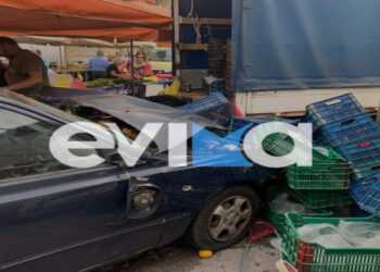 Εύβοια: ΙΧ μπούκαρε σε λαϊκή αγορά, μικρό παιδί ανάμεσα στους ανθρώπους που παρασύρθηκαν