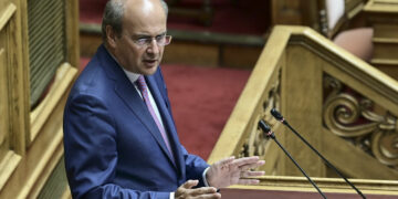 Χατζηδάκης: Μέχρι τους πρώτους μήνες του 2024 η σύνδεση των ταμειακών μηχανών με τα POS