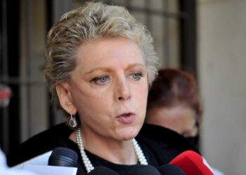 Έλενα Ακρίτα: Δεν παραιτούμαι από βουλευτής για τον Κασσελάκη - Είχα συμφωνήσει με τον Τσίπρα να γίνω υπουργός Ανθρωπίνων Δικαιωμάτων