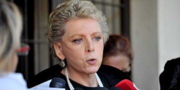 Έλενα Ακρίτα: Δεν παραιτούμαι από βουλευτής για τον Κασσελάκη - Είχα συμφωνήσει με τον Τσίπρα να γίνω υπουργός Ανθρωπίνων Δικαιωμάτων