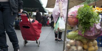 Ένα μαρούλι 5 ευρώ! Στα ύψη οι τιμές στη λαϊκή αγορά Λάρισας, άδειοι πάγκοι λόγω ελλείψεων