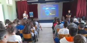 Επίσκεψη και ενημέρωση του Τμήματος Ασφάλειας Εορδαίας στο Γυμνάσιο της Τ.Κ. Ανατολικού για την σωστή χρήση του διαδικτύου