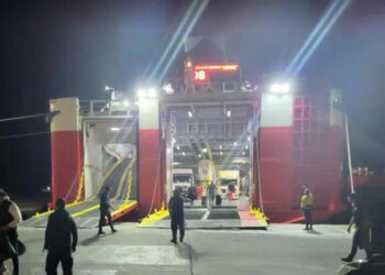 Ραφήνα: Έδεσε στο λιμάνι το «Fast Ferries Andros» με τους 731 επιβάτες ύστερα από 18 ώρες