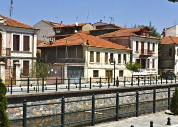 Από τους πλίνθους στον εκλεκτικισμό: Γιατί η αρχιτεκτονική της Φλώρινας εξακολουθεί να συναρπάζει