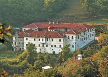 Γιορτάζει την Παρασκευή 8 Σεπτεμβρίου η Ιερά Μονή Γενεθλίου Θεοτόκου Κλεισούρας Καστοριάς