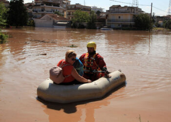 Ηλικιωμένοι, βρέφη και άρρωστοι στους εγκλωβισμένους – Εκκλήσεις βοήθειας μέσω Facebook