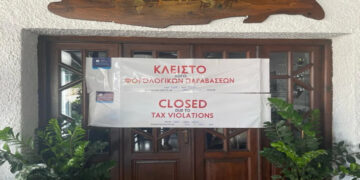 Λουκέτο της ΑΑΔΕ σε μπαρ της Κέρκυρας: Σέρβιραν σφηνάκια με ποτά από… άλλα ποτήρια