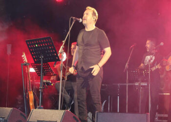 Φωτογραφίες από τη μουσική εμφάνιση του Κώστα Μακεδόνα στα Σέρβια