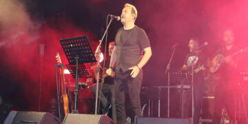 Φωτογραφίες από τη μουσική εμφάνιση του Κώστα Μακεδόνα στα Σέρβια