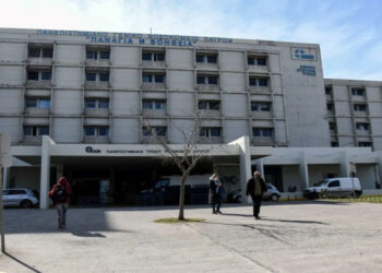 Αγωνία στην Άρτα για 15χρονο που έπεσε από τον τέταρτο όροφο – Πολλά και σοβαρά τα τραύματά του