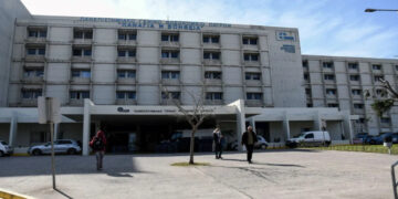 Αγωνία στην Άρτα για 15χρονο που έπεσε από τον τέταρτο όροφο – Πολλά και σοβαρά τα τραύματά του