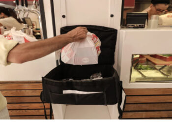 Βόλος: Έκλεψαν το μηχανάκι και τις πίτσες από ντελιβερά την ώρα που παρέδιδε παραγγελία