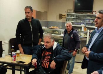 Ο Αλέξανδρος Σαριαννίδης κοντά στους κατοίκους του Βερμίου