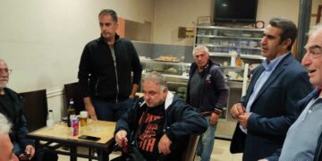 Ο Αλέξανδρος Σαριαννίδης κοντά στους κατοίκους του Βερμίου