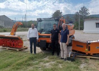 Ο Δήμος Φλώρινας παρέλαβε ένα νέο όχημα πολλαπλών χρήσεων με λεπίδα αποχιονισμού, αλατοδιανομέα και μύλο αποχιονισμού