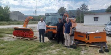 Ο Δήμος Φλώρινας παρέλαβε ένα νέο όχημα πολλαπλών χρήσεων με λεπίδα αποχιονισμού, αλατοδιανομέα και μύλο αποχιονισμού