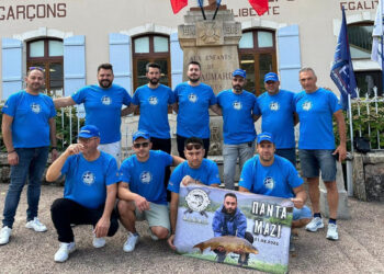 Πανό στη μνήμη του αδικοχαμένου Σάκη Τζούρα, που υπήρξε πρόεδρος των ερασιτεχνών Αλιέων, ανέβηκε στη Γαλλία