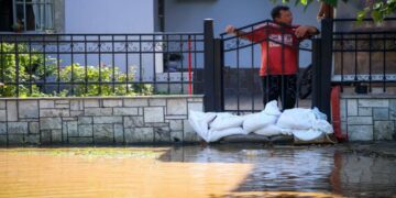 Ο «φουσκωμένος» Πηνειός προκαλεί τρόμο στον θεσσαλικό κάμπο – Ετοιμότητα για εκκενώσεις σε πολλές περιοχές
