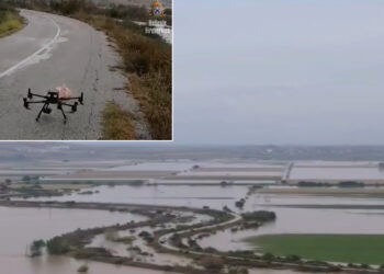 Η Πυροσβεστική παραδίδει φάρμακα σε συμπολίτες μέσω drone στις πλημμυρισμένες περιοχές -VIDEO