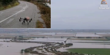 Η Πυροσβεστική παραδίδει φάρμακα σε συμπολίτες μέσω drone στις πλημμυρισμένες περιοχές -VIDEO