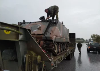 Έφτασε στον Παλαμά Καρδίτσας ο στρατός: Απεγκλωβίζουν ηλικιωμένους από πλημμυρισμένα σπίτια