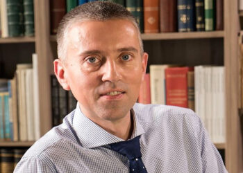 Ο συλλέκτης Γιάννης Τσιομπάνος μιλάει για την Πτολεμαΐδα που αγάπησε, μια ανάσα πριν τις κάλπες της 8ης Οκτωβρίου: “Με τον Αμανατίδη λοιπόν και με τον Τσιομπάνο!”