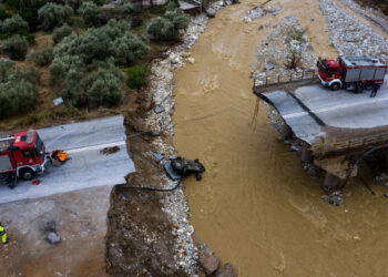 Κακοκαιρία Daniel: Νερό με το δελτίο και με ωράριο στον Βόλο
