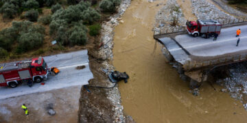 Κακοκαιρία Daniel: Νερό με το δελτίο και με ωράριο στον Βόλο