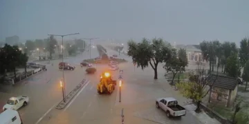 Κακοκαιρία Elias: Μήνυμα του 112 για απαγόρευση κυκλοφορίας στον Βόλο