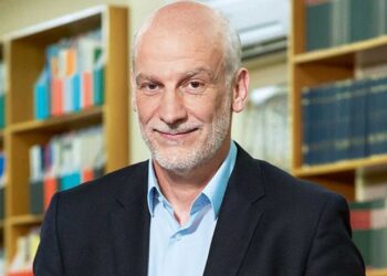 Βρέθηκε ο πρώτος πρόθυμος να παραιτηθεί από βουλευτής για να μπει στη Βουλή ο Κασσελάκης