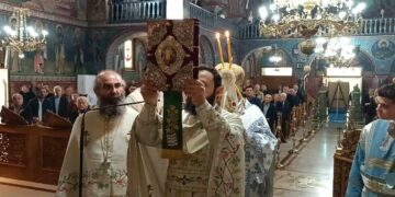 Ο Θεοφιλέστατος Επίσκοπος Αργυρουπόλεως κ. Αμβρόσιος προεξήρχε στην Θεία Λειτουργία στον Ιερό Ναό Αγίας Σκέπης Πτολεμαΐδας ( ρεπορτάζ της Κούλας Πουλασιχίδου