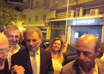 Οι πρώτες εικόνες από το εκλογικό κέντρο του Γιώργου Αμανατίδη (φώτο βίντεο)