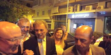 Οι πρώτες εικόνες από το εκλογικό κέντρο του Γιώργου Αμανατίδη (φώτο βίντεο)