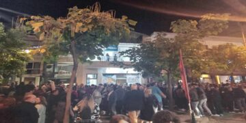 Πανηγυρισμοί και εκατοντάδες κόσμου στο εκλογικό κέντρο του Γ. Κοκκαλιάρη (βίντεο-φώτο)