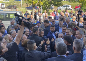 Η αναχώρηση του Πρωθυπουργού από την Κοζάνη σε πανηγυρικό κλίμα