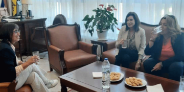 Η Ευρωβουλευτής Άννα-Μισέλ Ασημακοπούλου στην Αντιπεριφερειάρχη Καστοριάς