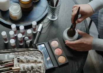 Φωτιά και οι τιμές στα καλλυντικά: Κραγιόν, make up, κρέμες προσώπου με αυξήσεις έως και 90%