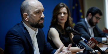 Κώστας Μπάρκας: Βίωσα το σκοτεινό διαδίκτυο με τα fake news κατά της Αχτσιόγλου στην προεκλογική περίοδο του ΣΥΡΙΖΑ