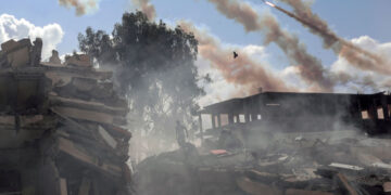 Λωρίδα της Γάζας: Έτοιμο για εισβολή το Ισραήλ, παγκόσμιος συναγερμός με «βροχή» ταξιδιωτικών οδηγιών