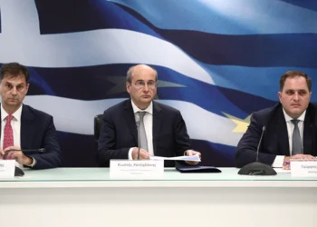 Υπουργείο Οικονομικών: Πώς θα φορολογηθούν οι ελεύθεροι επαγγελματίες