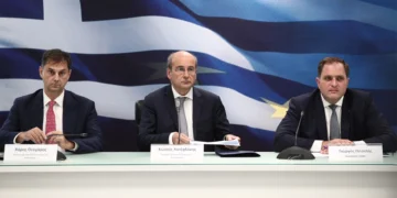 Υπουργείο Οικονομικών: Πώς θα φορολογηθούν οι ελεύθεροι επαγγελματίες