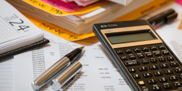 Νέο φορολογικό νομοσχέδιο: Ελάχιστο εισόδημα 780 ευρώ το μήνα για τους ελεύθερους επαγγελματίες