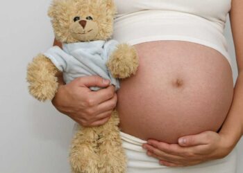 Παιδίατρος εξέτασε τη 13χρονη και διέγνωσε τυμπανισμό ενώ ήταν έγκυος