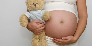 Παιδίατρος εξέτασε τη 13χρονη και διέγνωσε τυμπανισμό ενώ ήταν έγκυος