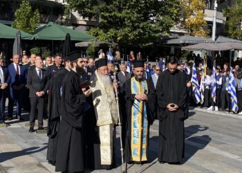 Η επιμνημόσυνη δέηση στην κεντρική πλατεία Κοζάνης και οι καταθέσεις στεφάνων για την επέτειο του ΟΧΙ