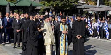 Η επιμνημόσυνη δέηση στην κεντρική πλατεία Κοζάνης και οι καταθέσεις στεφάνων για την επέτειο του ΟΧΙ